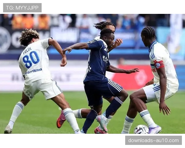 巴黎主场连败：先后不敌摩纳哥与里昂，争冠主动权受挑战